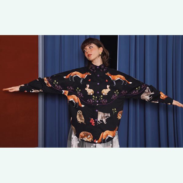 レトロアートが描く、夜の森のパーティーブラウス 《C0210》