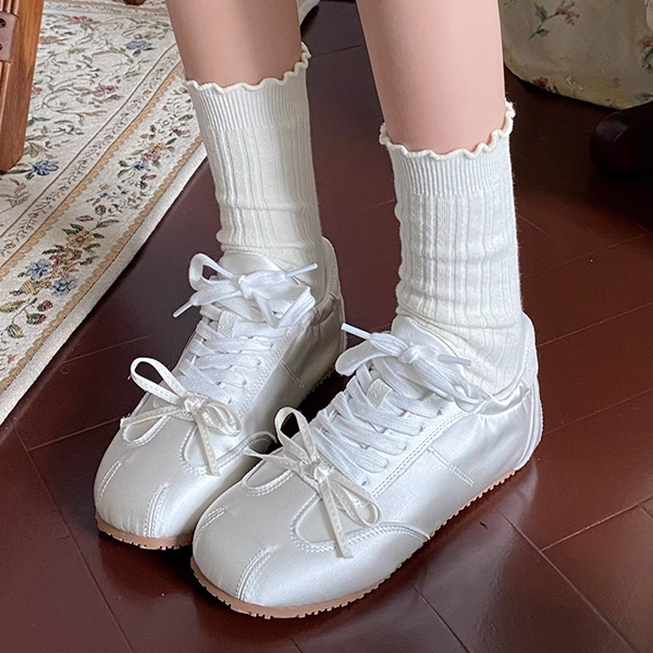 【4color】ラウンドトゥリボン付きレースアップスニーカー　Z00337