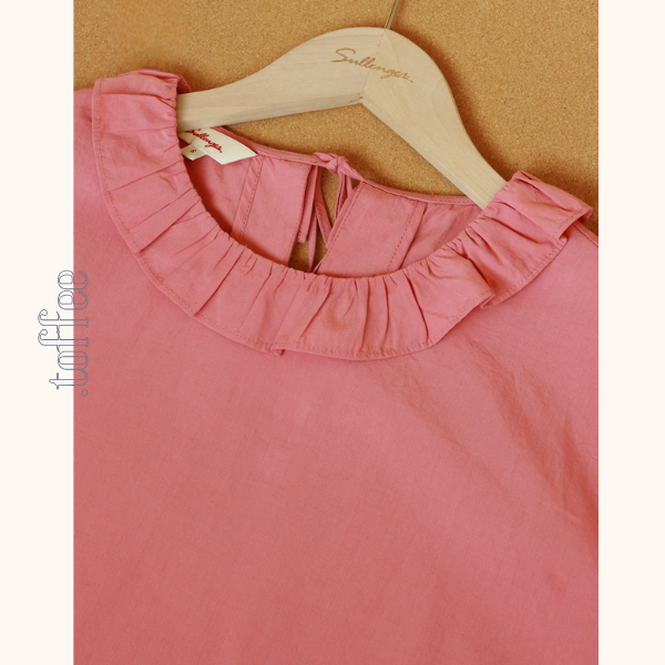 【2color】フリルネックコットンブラウス　《Z00787》