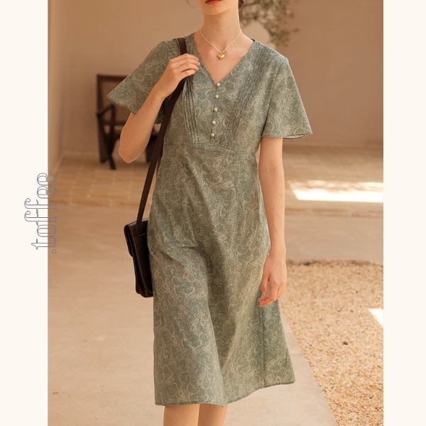 優美なペイズリー柄Vネックワンピース《Z01047》