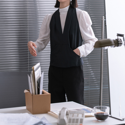 Vネックバックフリルデザインベスト　Z00552