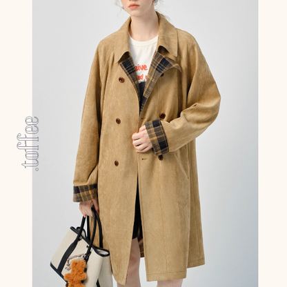 大人レトロに映えるチェック袖口のカーキトレンチコート《Z01182》