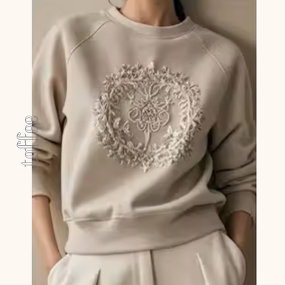 立体リース装飾のクルーネックスウェット《Z01293》