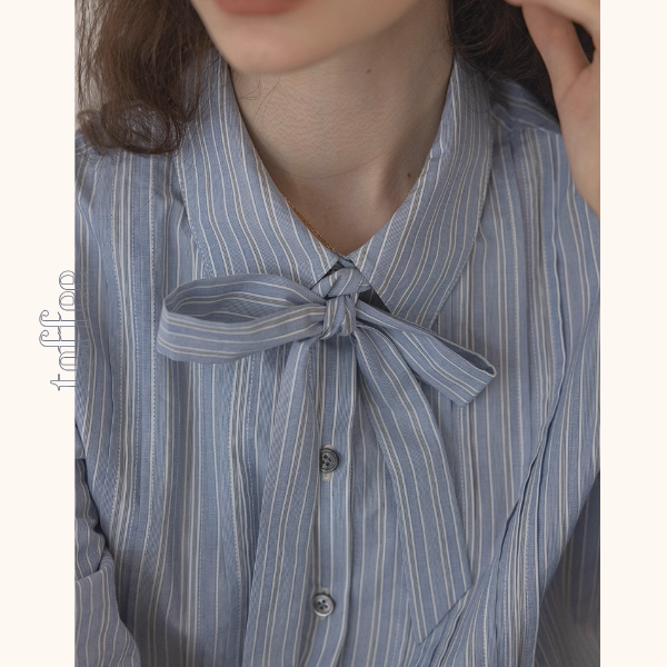 【2color】凛とした冬の朝をまとうボウタイブラウス《Z01173》