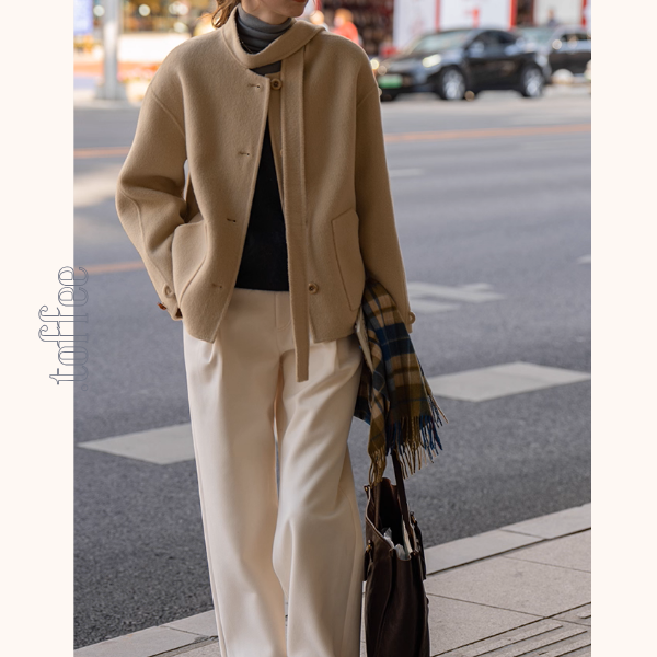 【2color】やさしい風にほどけるタイ付きショートコート《Z01174》