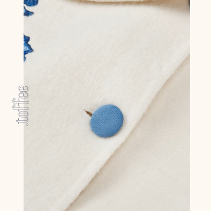 アイリス刺繍のアートボタンコート《Z01130》