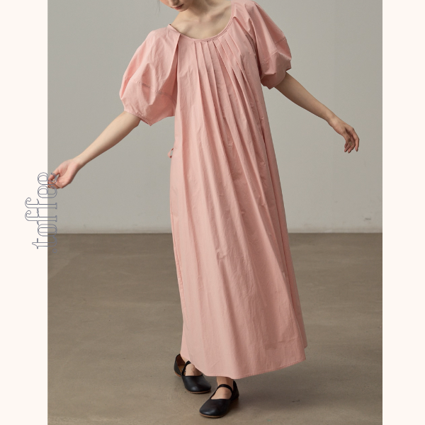 バルーン袖とギャザーのピンクワンピース《Z01084》