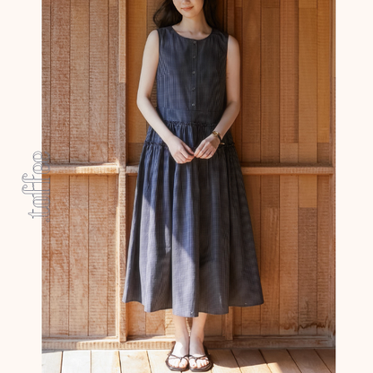 小さな格子のネイビーノースリーブワンピース《Z01089》