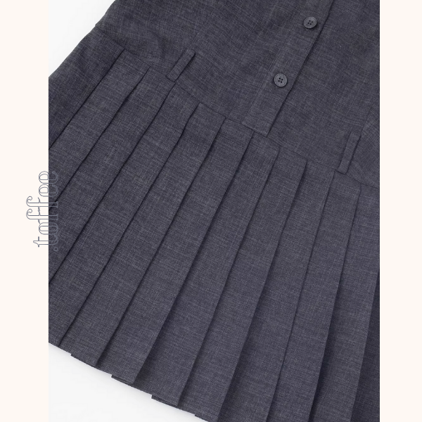 リボン襟とプリーツが彩るミニワンピース《Z01077》