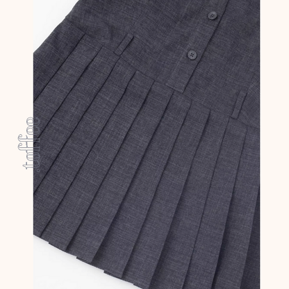 リボン襟とプリーツが彩るミニワンピース《Z01077》