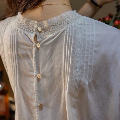 【2color】レース刺繍＆バックボタンディテールブラウス《Z00869》