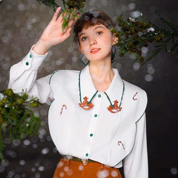 【2color】木馬刺繍配色ビッグ衿ブラウス C0109