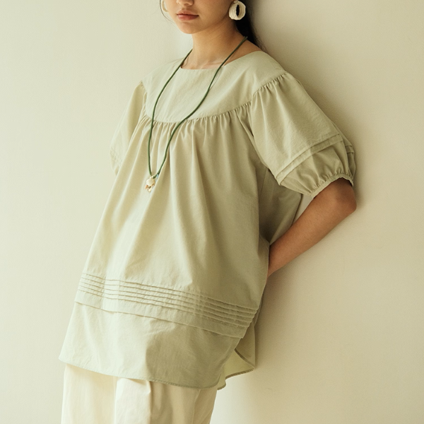 パフスリーブプリーツブラウス《Z01091》