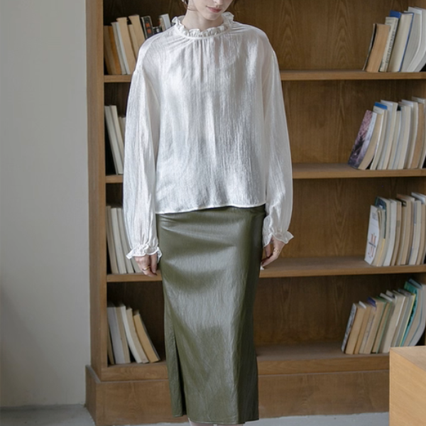 フリルネックのシアーブラウス《Z01094》