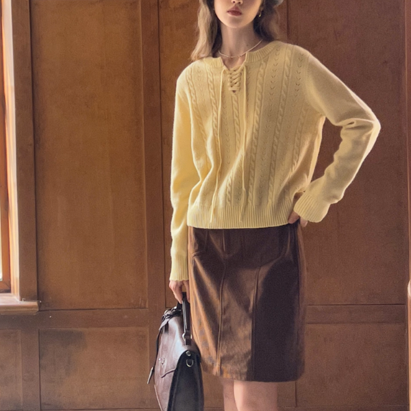 陽だまりとレースアップのプルオーバーニット《Z01162》