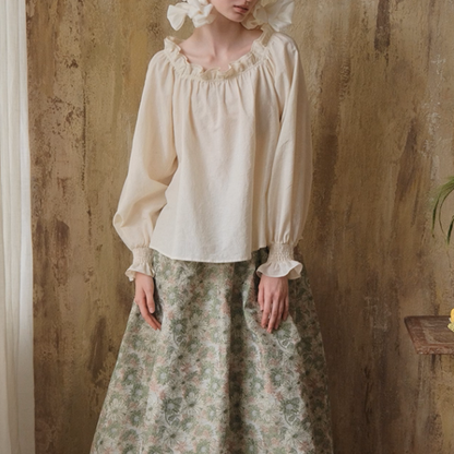 フリルネックのクラシカルブラウス《Z01113》