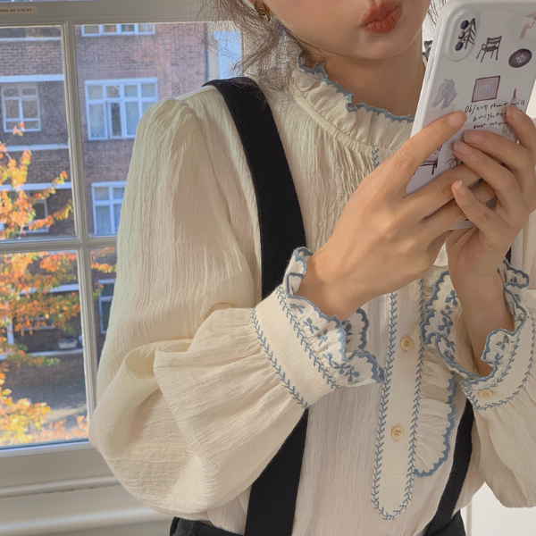 【2color】午後の針音と記憶の刺繍ブラウス《Z01158》