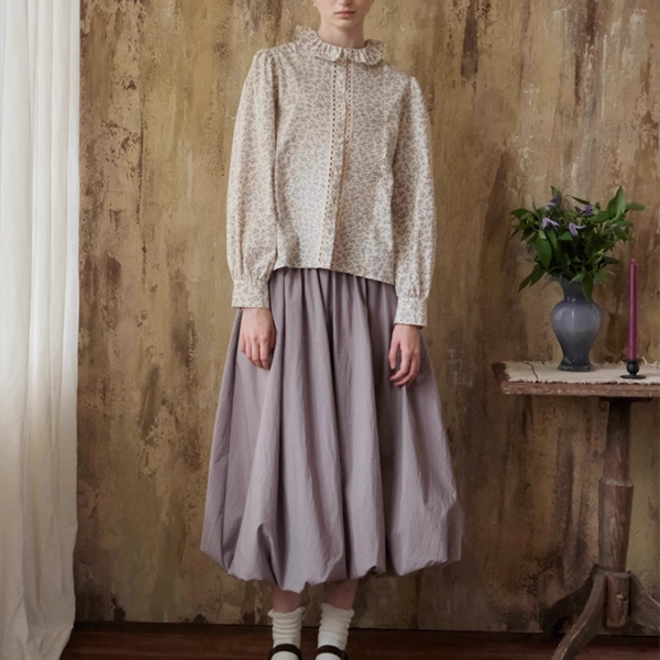 小花柄とフリル襟のクラシカルブラウス《Z01085》