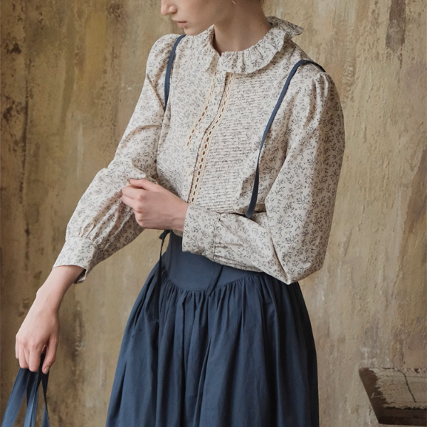 小花柄とフリル襟のクラシカルブラウス《Z01085》