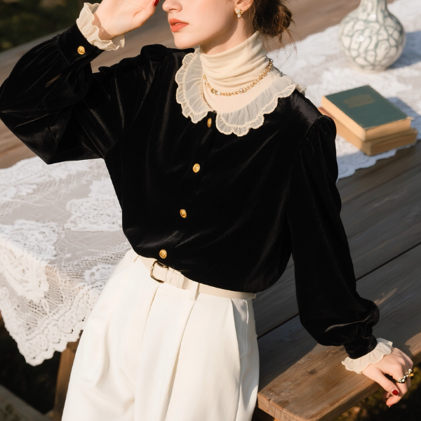 夜を纏うレーススカラップの光沢シャツ《Z01181》