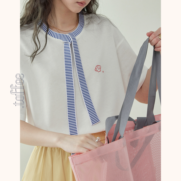 ブルーストライプタイ付きドロップショルダートップ　Z00462