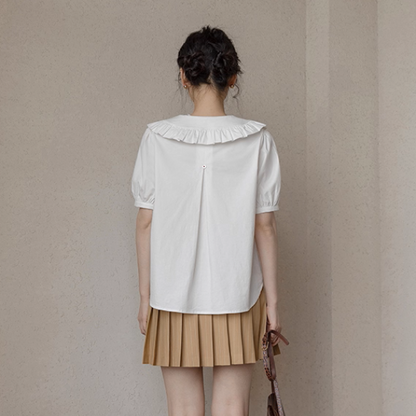 フリル襟が揺れるホワイトブラウス《Z01083》