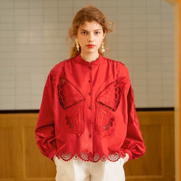 【2color】蝶々モチーフ刺繍デザインブラウス C0129