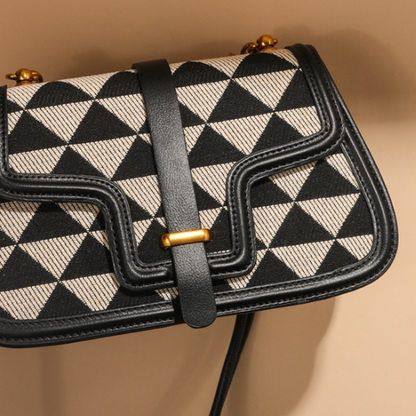 トライアングルプリントフラップメッセンジャーバッグ　AU-170