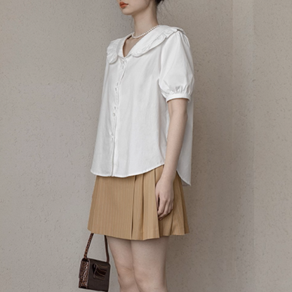 フリル襟が揺れるホワイトブラウス《Z01083》