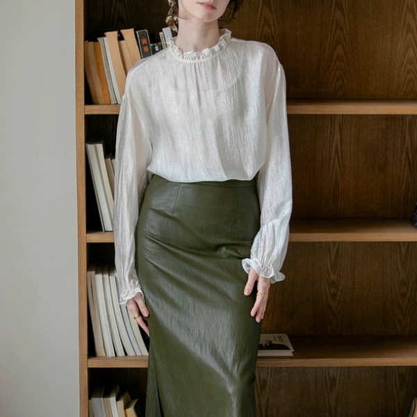 フリルネックのシアーブラウス《Z01094》