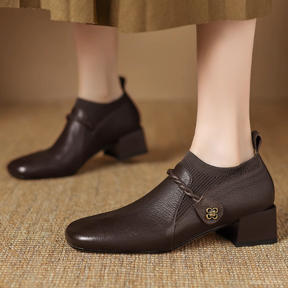 【2color】ツイストと煌めきを纏うチャンキーヒールブーツ《Z01180》