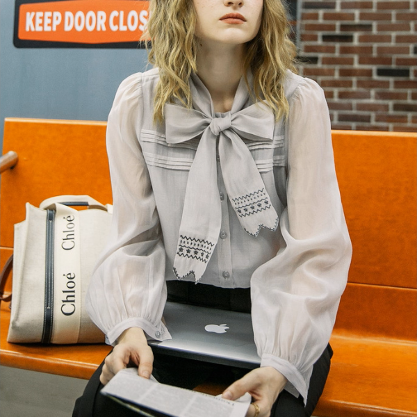 詩集入りリボンタイのクラシックシャツ《Z01095》