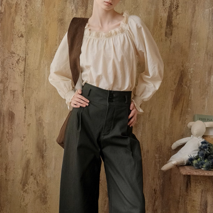 フリルネックのクラシカルブラウス《Z01113》