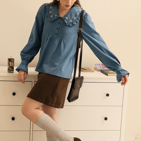 さくらんぼ刺繍とプリーツのドーリーシャツ《Z01178》