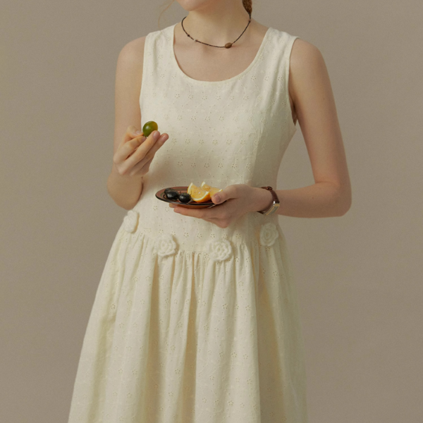 立体フラワー装飾ノースリーブワンピース《Z00828》