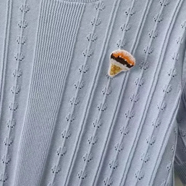 【２color】バックホローアウトアイスクリームステッチトップス　AU-155