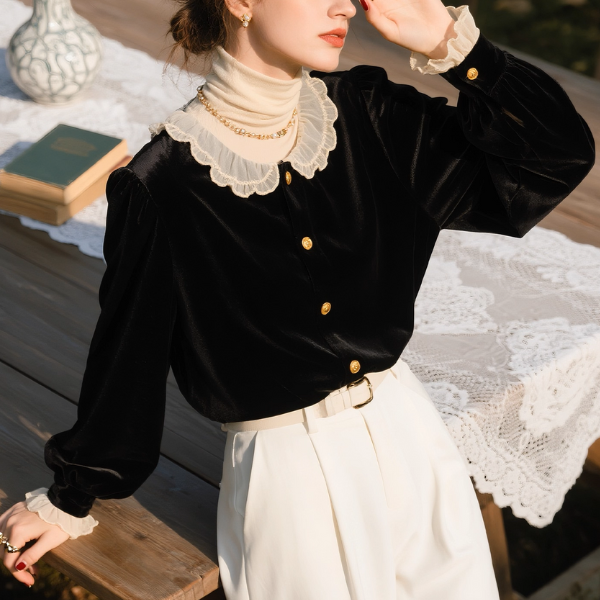 夜を纏うレーススカラップの光沢シャツ《Z01181》