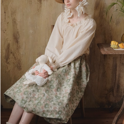 フリルネックのクラシカルブラウス《Z01113》