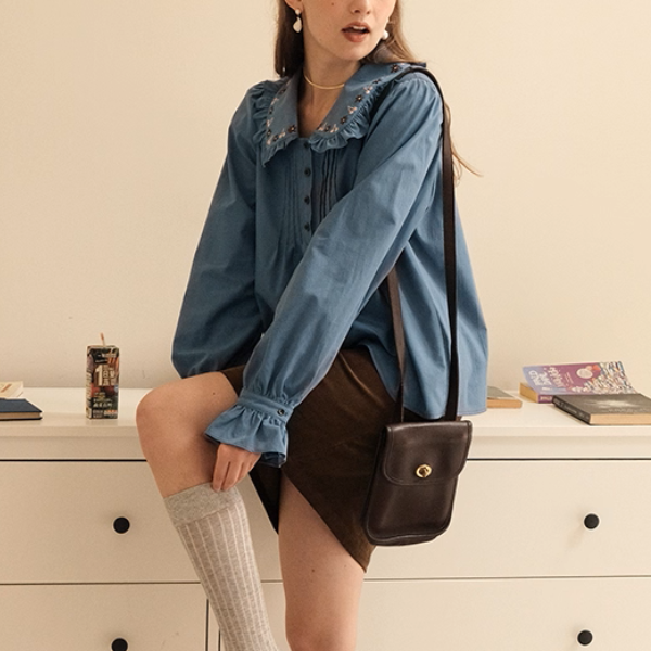 さくらんぼ刺繍とプリーツのドーリーシャツ《Z01178》