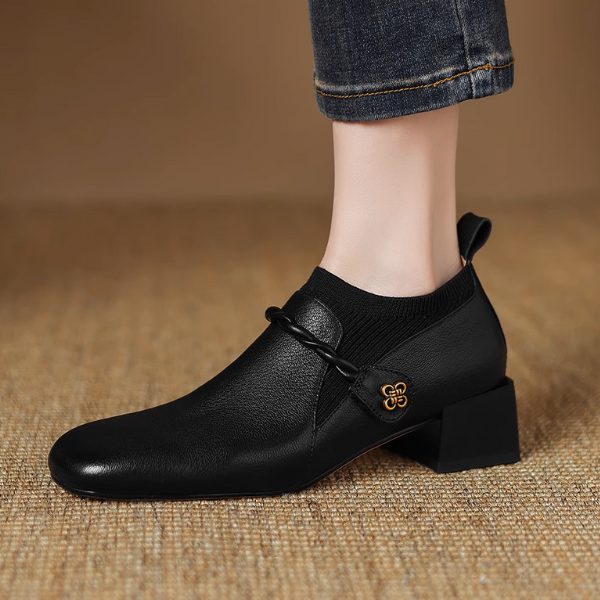 【2color】ツイストと煌めきを纏うチャンキーヒールブーツ《Z01180》