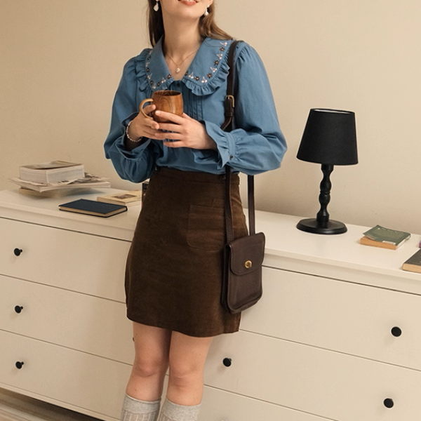 さくらんぼ刺繍とプリーツのドーリーシャツ《Z01178》