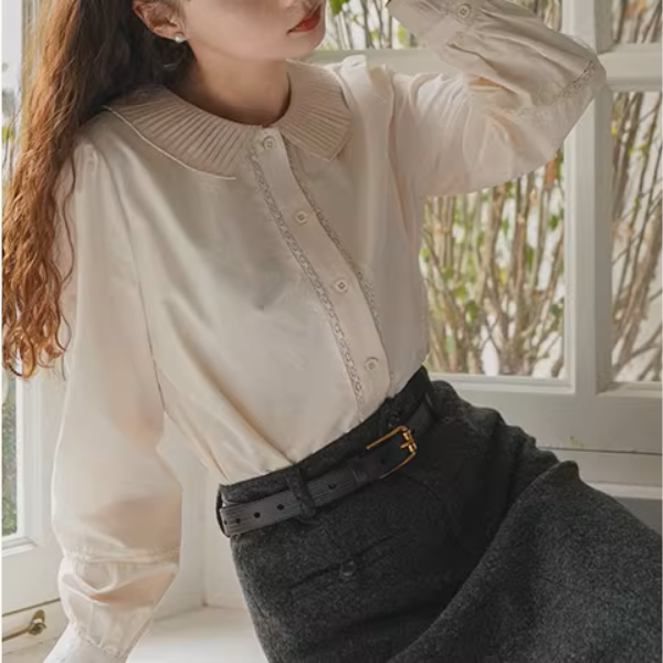 静かな午後とピンタック襟のブラウス《Z01159》