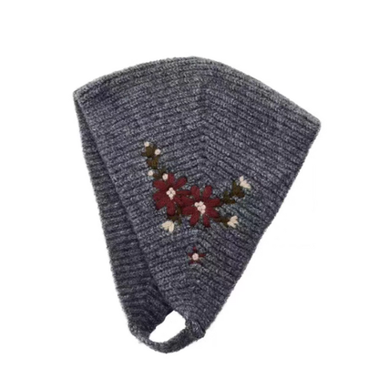 【2color】赤い花刺繍が映える＊三角フィットニット帽《Z01197》