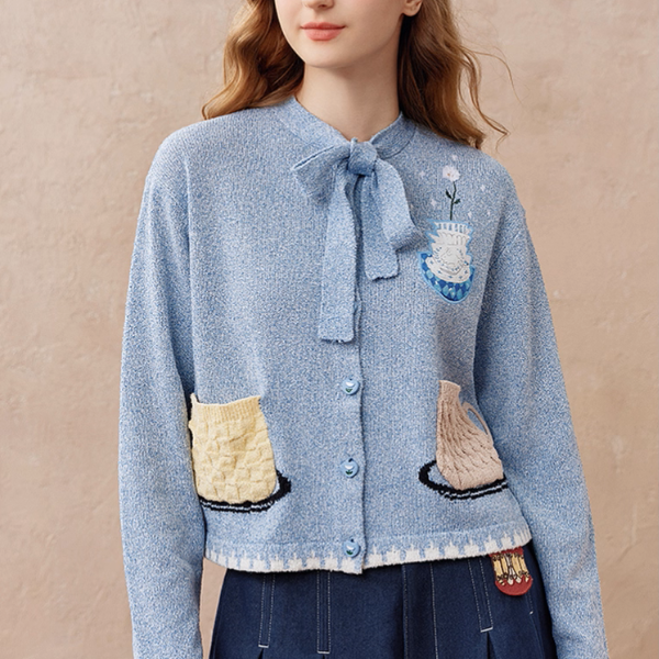 リボンタイ付き刺繍ポケットカーディガン《Z01104》