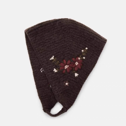 【2color】赤い花刺繍が映える＊三角フィットニット帽《Z01197》