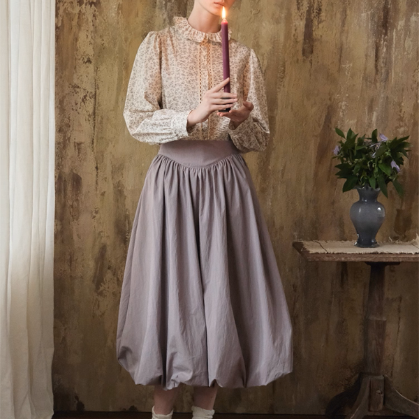 小花柄とフリル襟のクラシカルブラウス《Z01085》