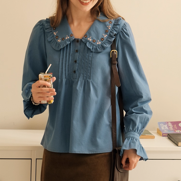 さくらんぼ刺繍とプリーツのドーリーシャツ《Z01178》