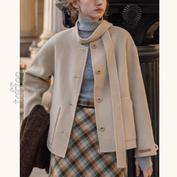 【2color】やさしい風にほどけるタイ付きショートコート《Z01174》