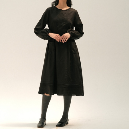 【2color】北欧風フラワー刺繍入りミモレ丈ワンピース  Z00010