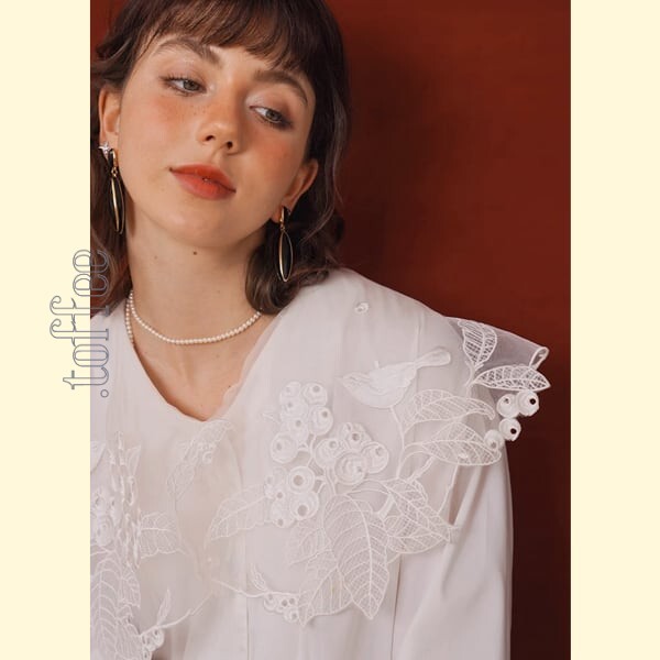 妖精の語る詩：芸術的刺繍レースのクラシカルブラウス 《C0203》